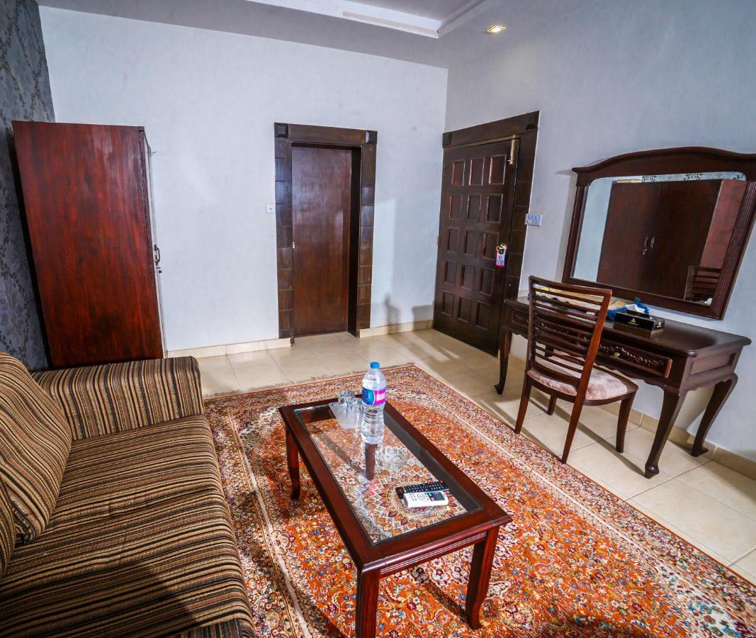 Vip House Hotel Peshawar Exterior foto
